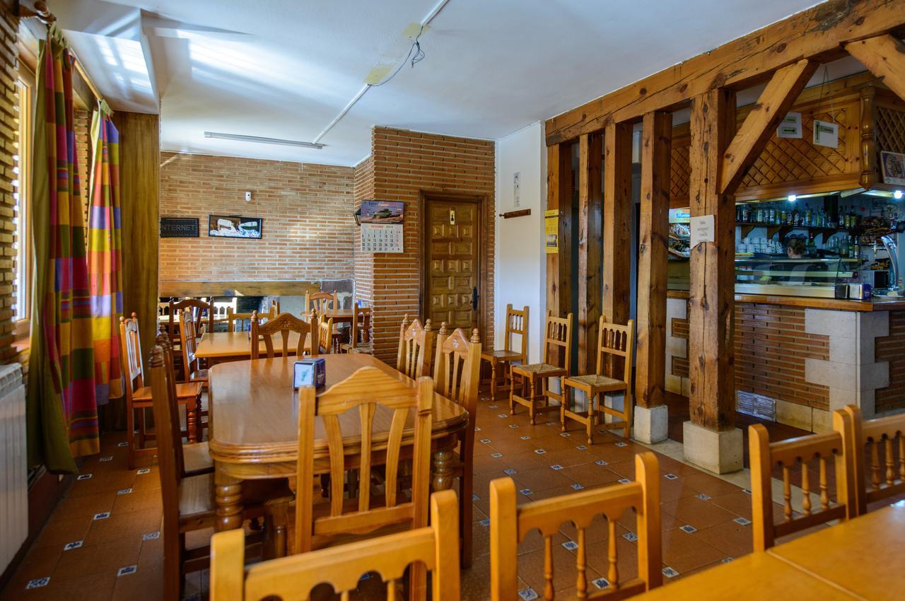 Hostal Camino Real Calzadilla de la Cueza Bagian luar foto