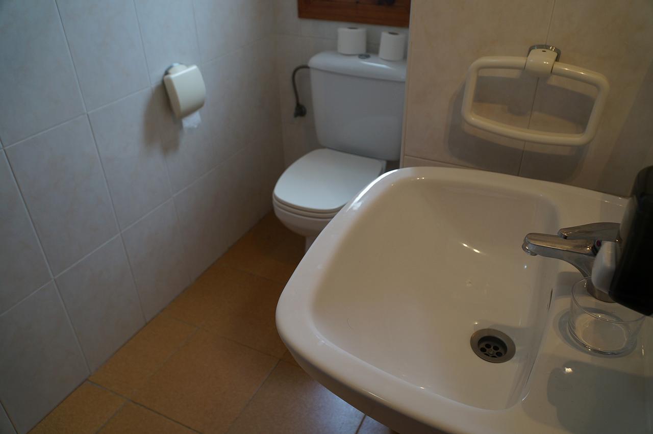 Hostal Camino Real Calzadilla de la Cueza Bagian luar foto