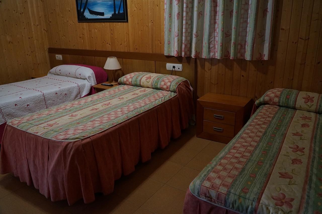 Hostal Camino Real Calzadilla de la Cueza Bagian luar foto